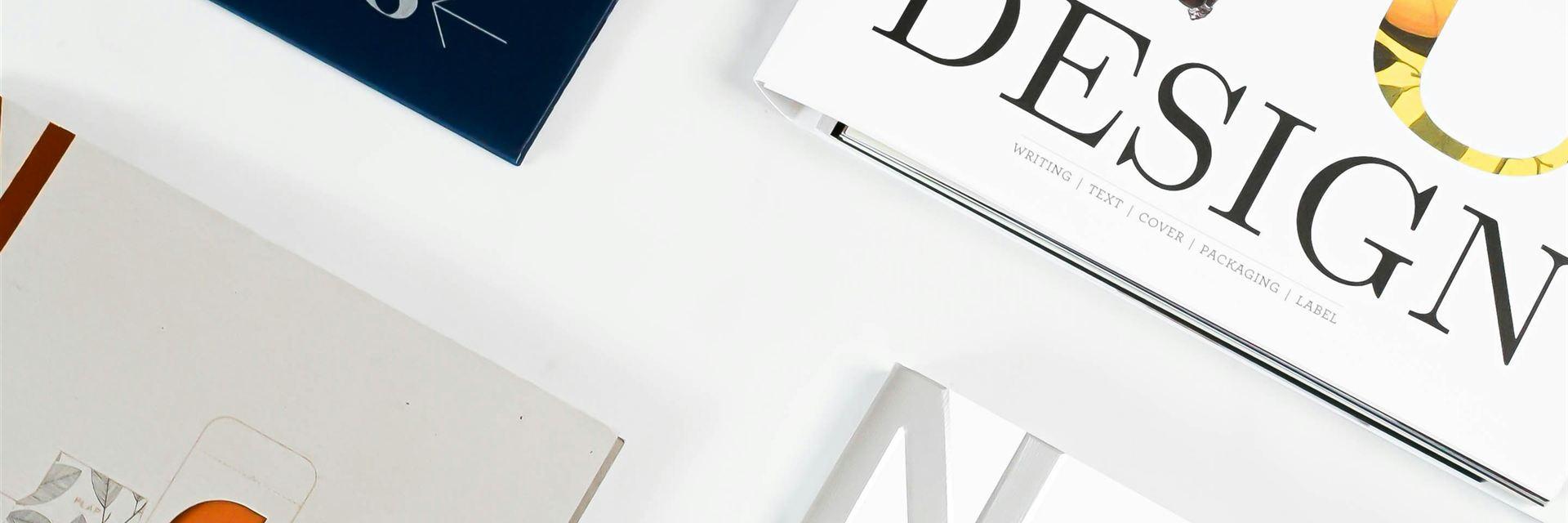 Abbildung von mehreren Design Magazinen und Zeitschriften